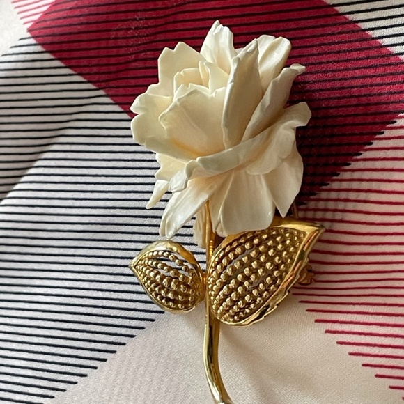 Marcel Boucher Signed and Numbered Vintage Gold Plated,  White Rose Brooch - Picture 12 of 12
